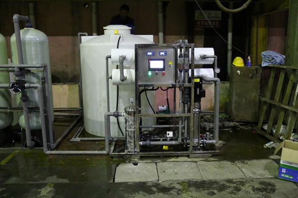 张家港鑫宏铝业开发有限公司-2吨纯水设备